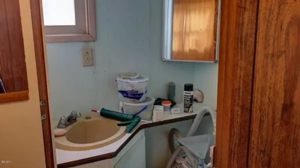 Waldport, OR 97394,5405 NW Pacific Coast HWY #40