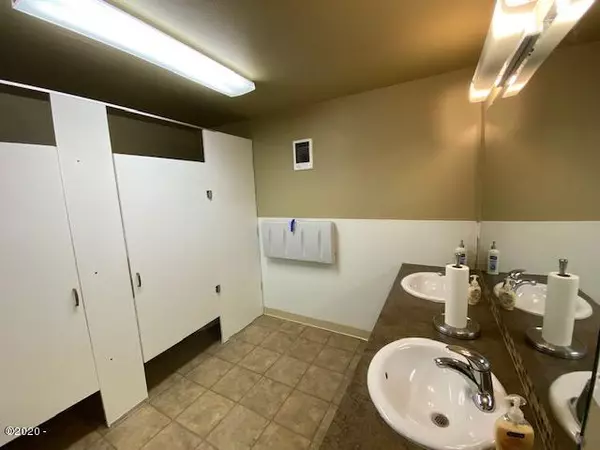 Waldport, OR 97394,485 NW Cedar ST