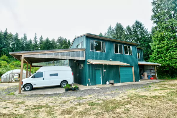52 E Rainbow RD, Waldport, OR 97394