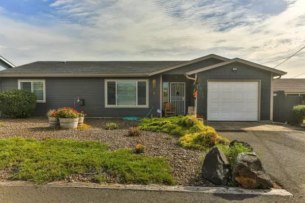 Waldport, OR 97394,1905 NW Mackey ST