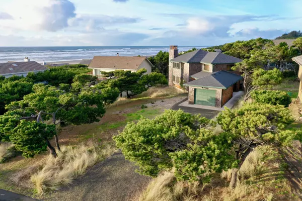 2010 NW Oceania PL, Waldport, OR 97394