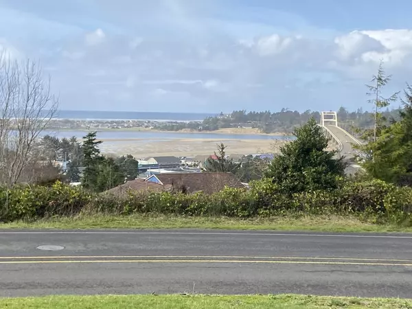 345 S Crestline DR, Waldport, OR 97394