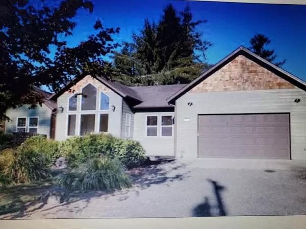 1526 SE Nelson Wayside DR, Waldport, OR 97394