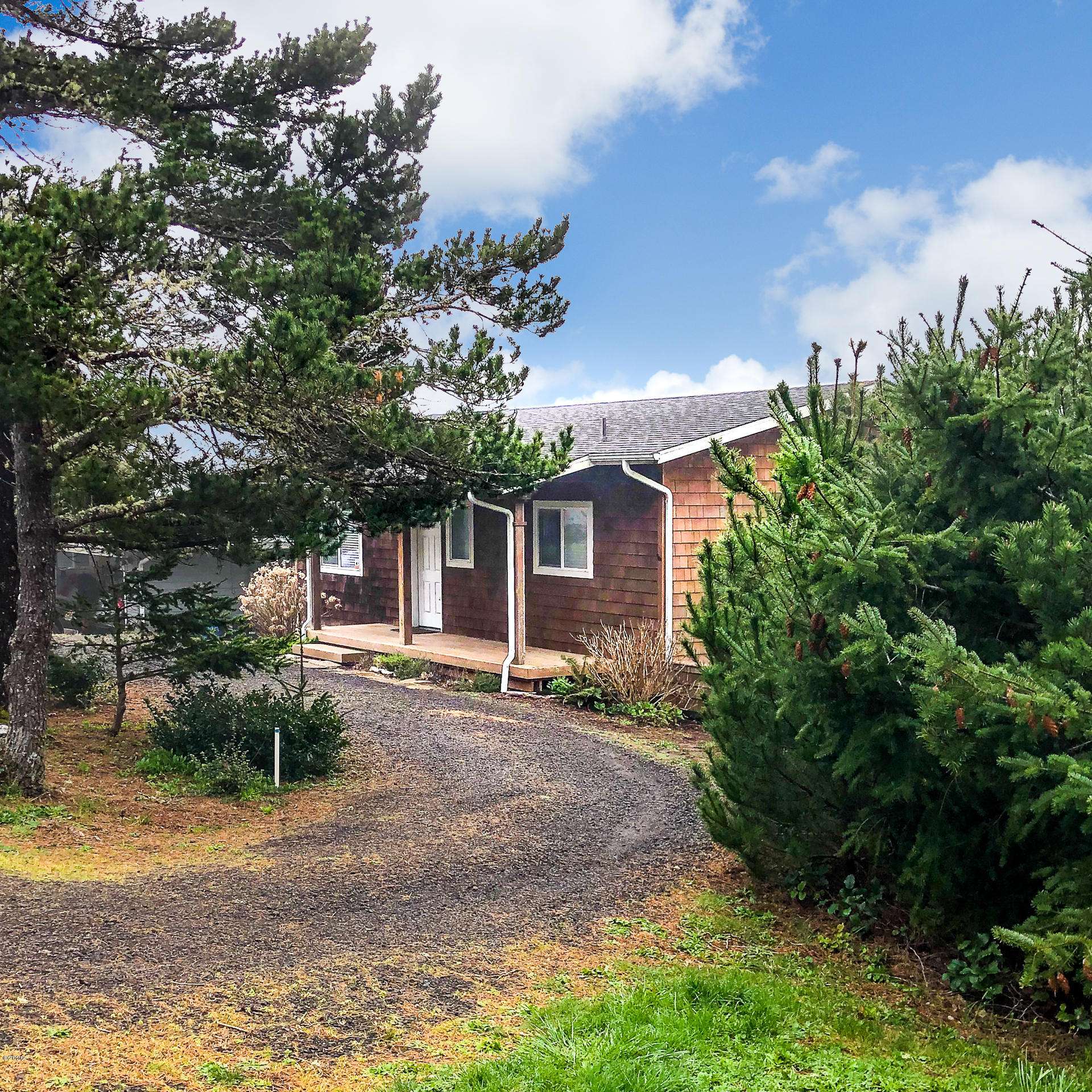 1902 NW Cedarcrest PL, Waldport, OR 97394
