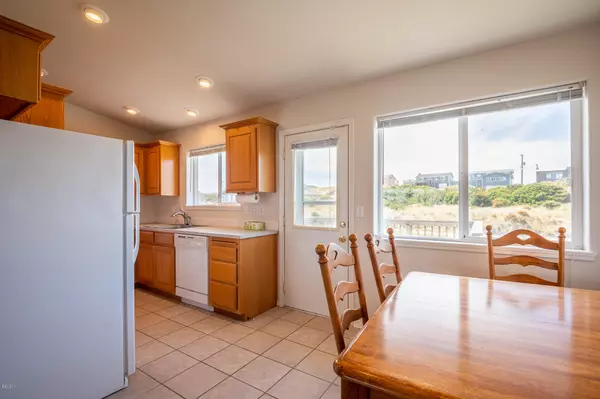 Waldport, OR 97394,1937 NW Admiralty CIR