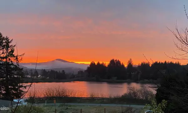 2566 SE Hawley LN, Waldport, OR 97394