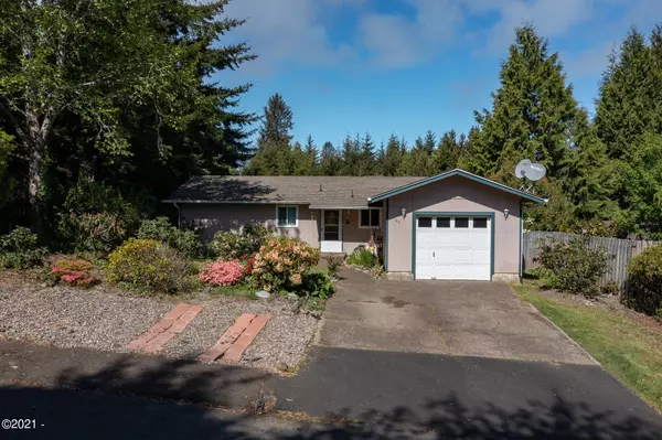 780 SE Ball Blvd, Waldport, OR 97394