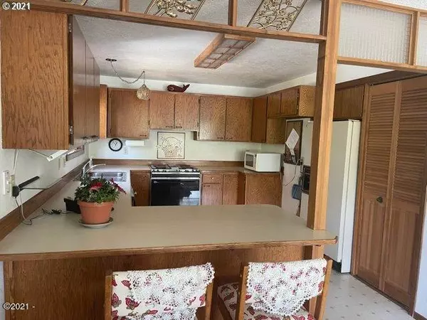 Newport, OR 97365,915 NE 7th ST