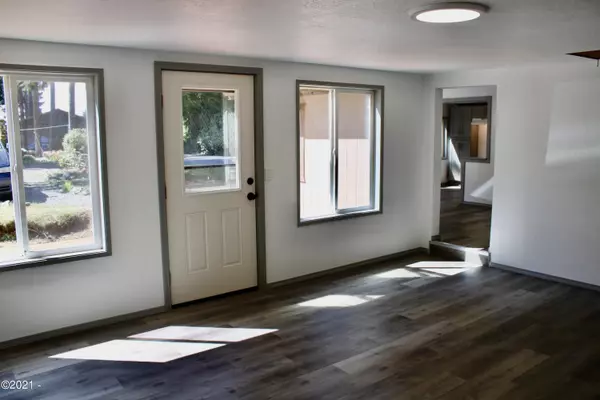 Waldport, OR 97394,145 NE Waldport Heights