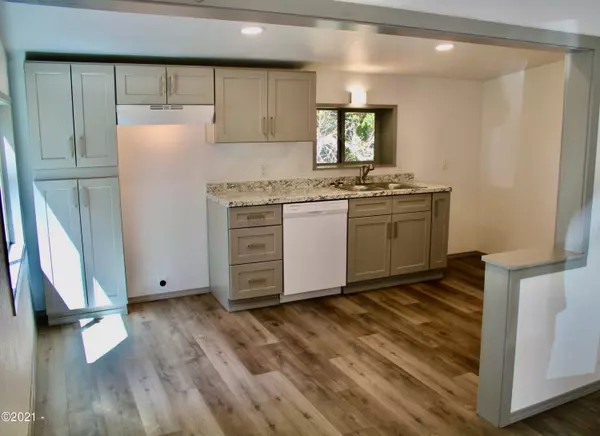 Waldport, OR 97394,145 NE Waldport Heights