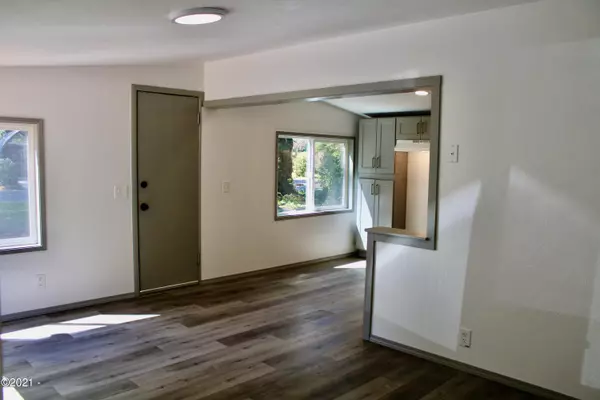 Waldport, OR 97394,145 NE Waldport Heights