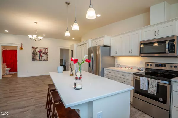 Waldport, OR 97394,2810 NW Bayshore LOOP