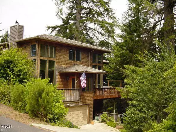 830 NW Highland CIR, Waldport, OR 97394