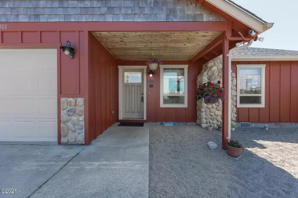 Waldport, OR 97394,2001 NW Catamaran ST