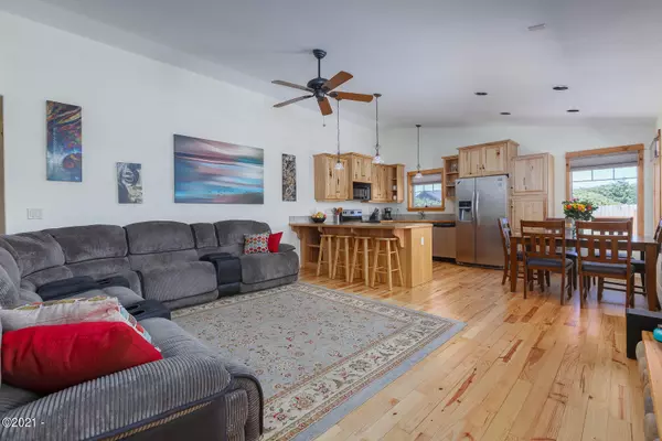 Waldport, OR 97394,2001 NW Catamaran ST