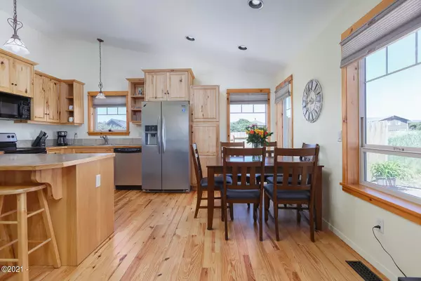 Waldport, OR 97394,2001 NW Catamaran ST