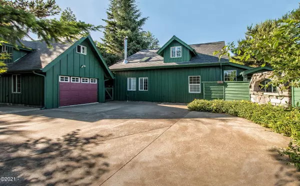 1365 SE Virginia PL, Waldport, OR 97394