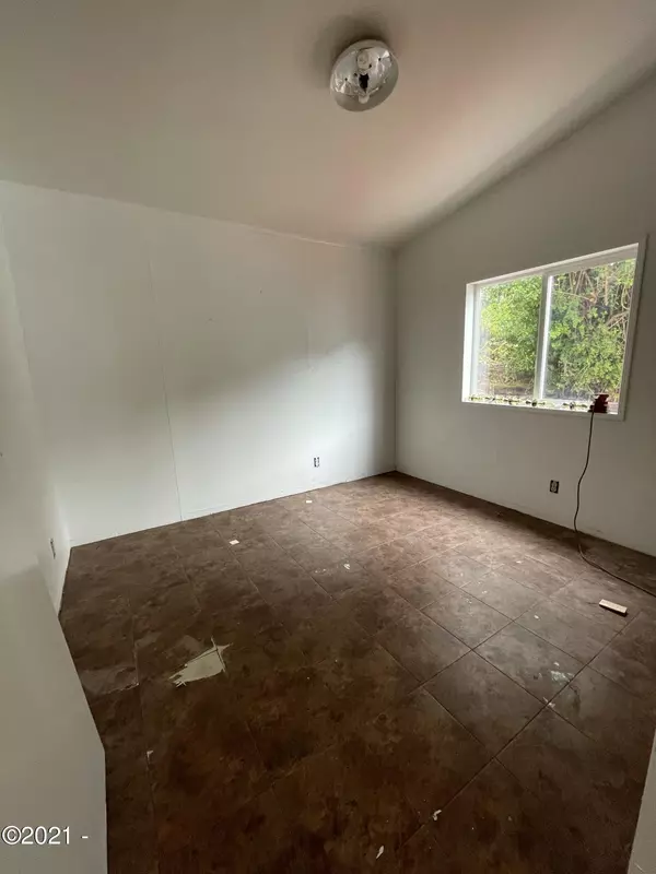 Seal Rock, OR 97376,10221 NW Line ST