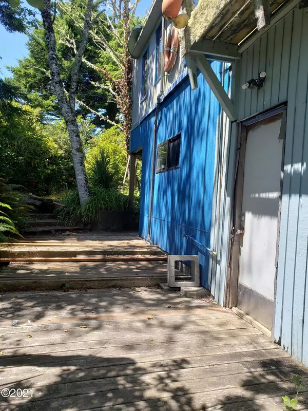 Seal Rock, OR 97376,9120 NW Jay ST