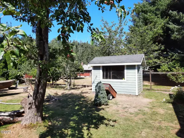 Waldport, OR 97394,904 SE CLOVER LN