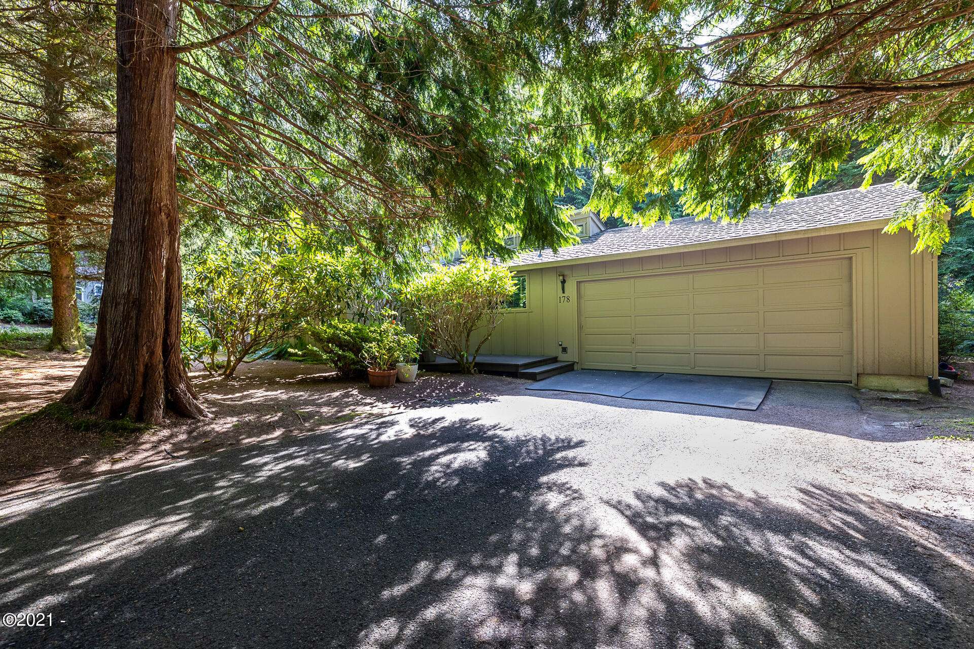 178 SW The Pines DR, Depoe Bay, OR 97341