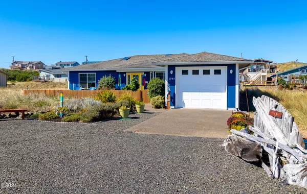 1949 NW Admiralty CIR, Waldport, OR 97394