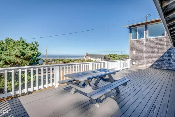 2213 NW Parker AVE, Waldport, OR 97394