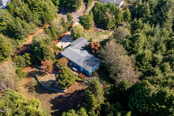 649 SW Edgewater DR, Waldport, OR 97394