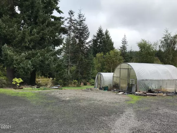 239 E Lakeside DR, Waldport, OR 97394