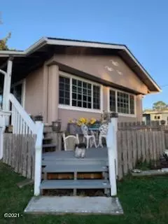 1088 SW Tara LN, Waldport, OR 97394