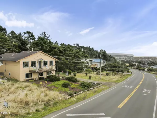 1809 NW Bayshore DR, Waldport, OR 97394