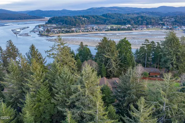 Waldport, OR 97394,810 NW Highland CIR