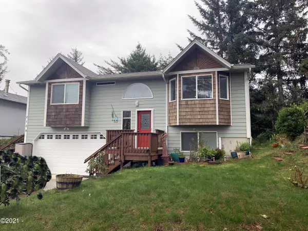 2109 NW Mokmak Lake DR, Waldport, OR 97394