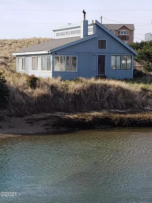 505 NW Oceania DR, Waldport, OR 97394