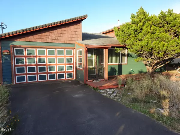 1802 NW Dolphin LN, Waldport, OR 97394