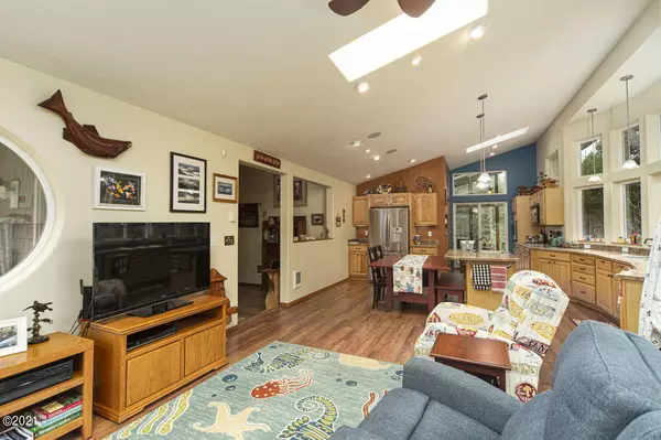 Waldport, OR 97394,3877 SW Dahlia LN