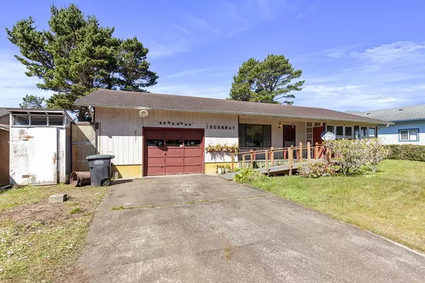 160 S Bay ST, Waldport, OR 97394