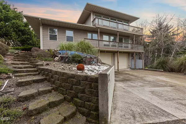 Waldport, OR 97394,895 SW Wakeetum ST