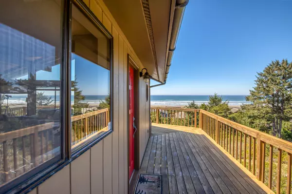 Waldport, OR 97394,3208 NW Sandpiper WAY