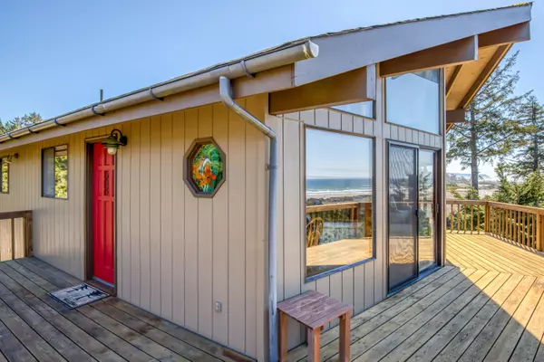 Waldport, OR 97394,3208 NW Sandpiper WAY