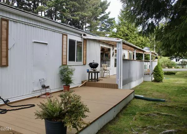 5405 NW Pacific Coast Hwy #27, Waldport, OR 97394