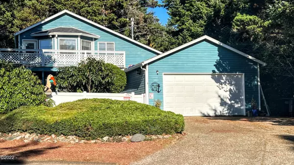 740 SW Range DR, Waldport, OR 97394