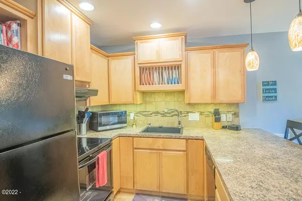Lincoln City, OR 97367,180 SE Hwy 101 #11