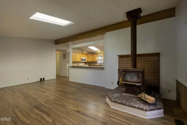 Waldport, OR 97394,5405 NW Pacific Coast Hwy #52
