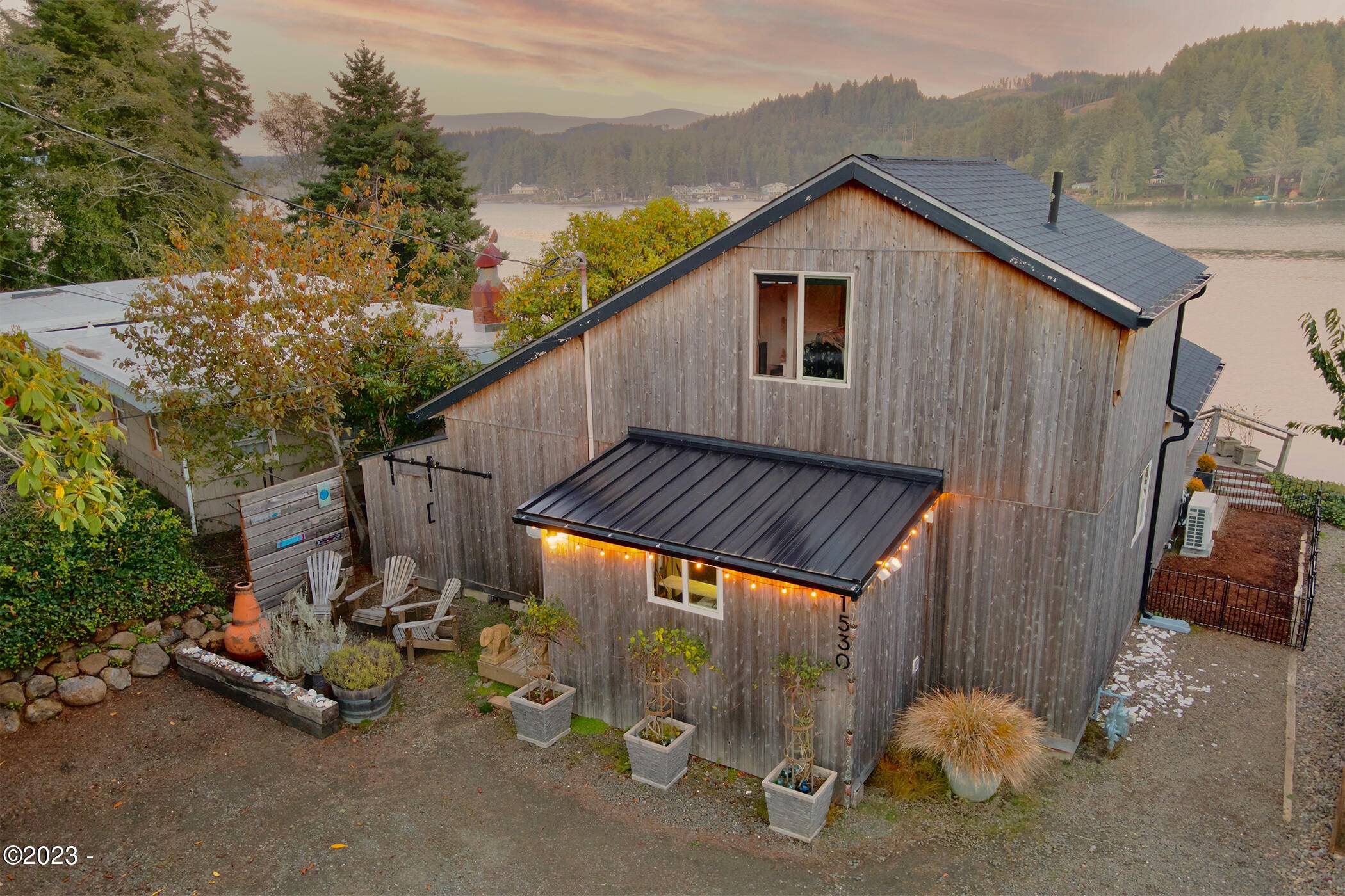 1530 NE Lake DR, Lincoln City, OR 97367