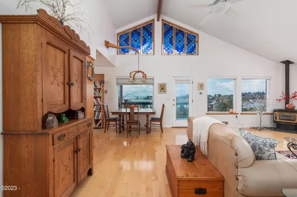 Newport, OR 97365,882 SE Crescent PL