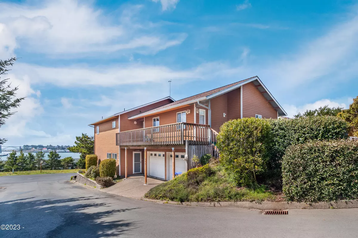 Newport, OR 97365,882 SE Crescent PL