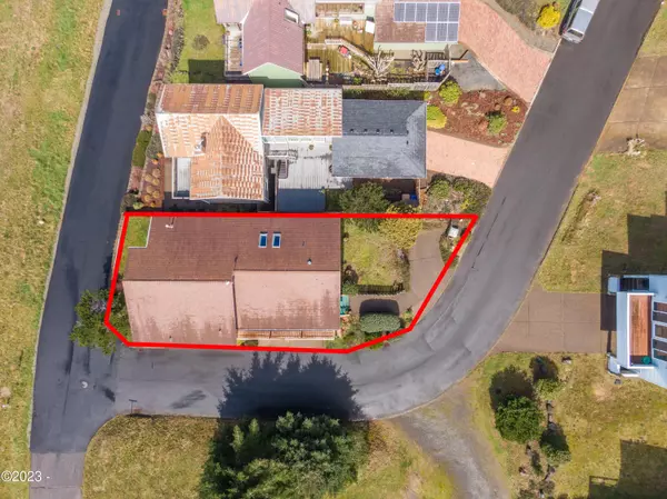 Newport, OR 97365,882 SE Crescent PL