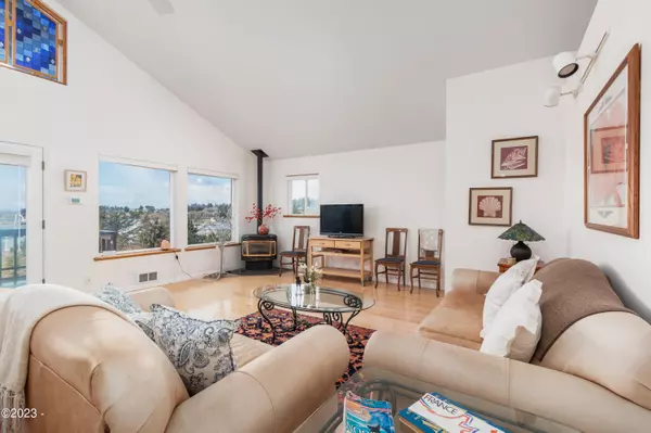 Newport, OR 97365,882 SE Crescent PL