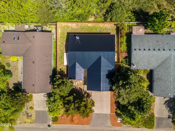 Waldport, OR 97364,735 SE Bird AVE